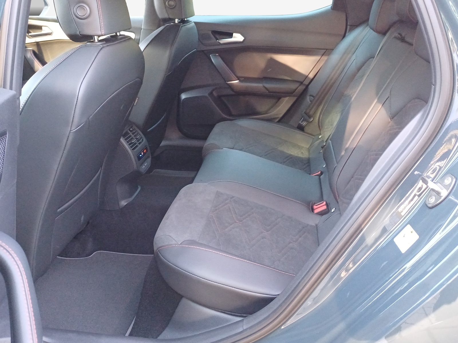 SEAT Leon 1.5 eHybrid pHEV DSG FR-image-11