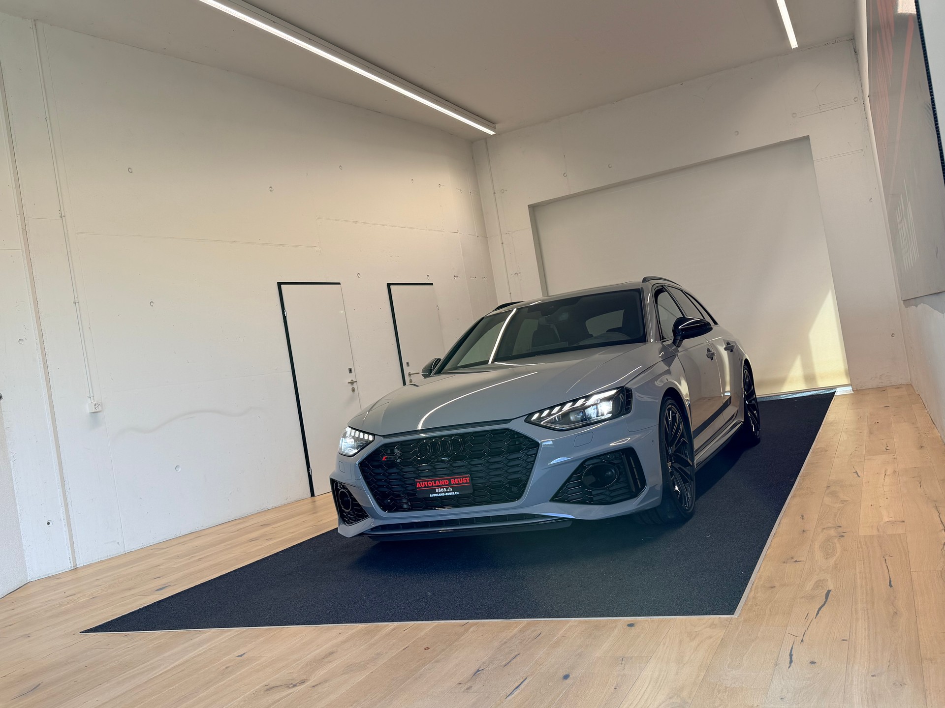 AUDI RS4 Avant quattro tiptronic-showroom-element-2