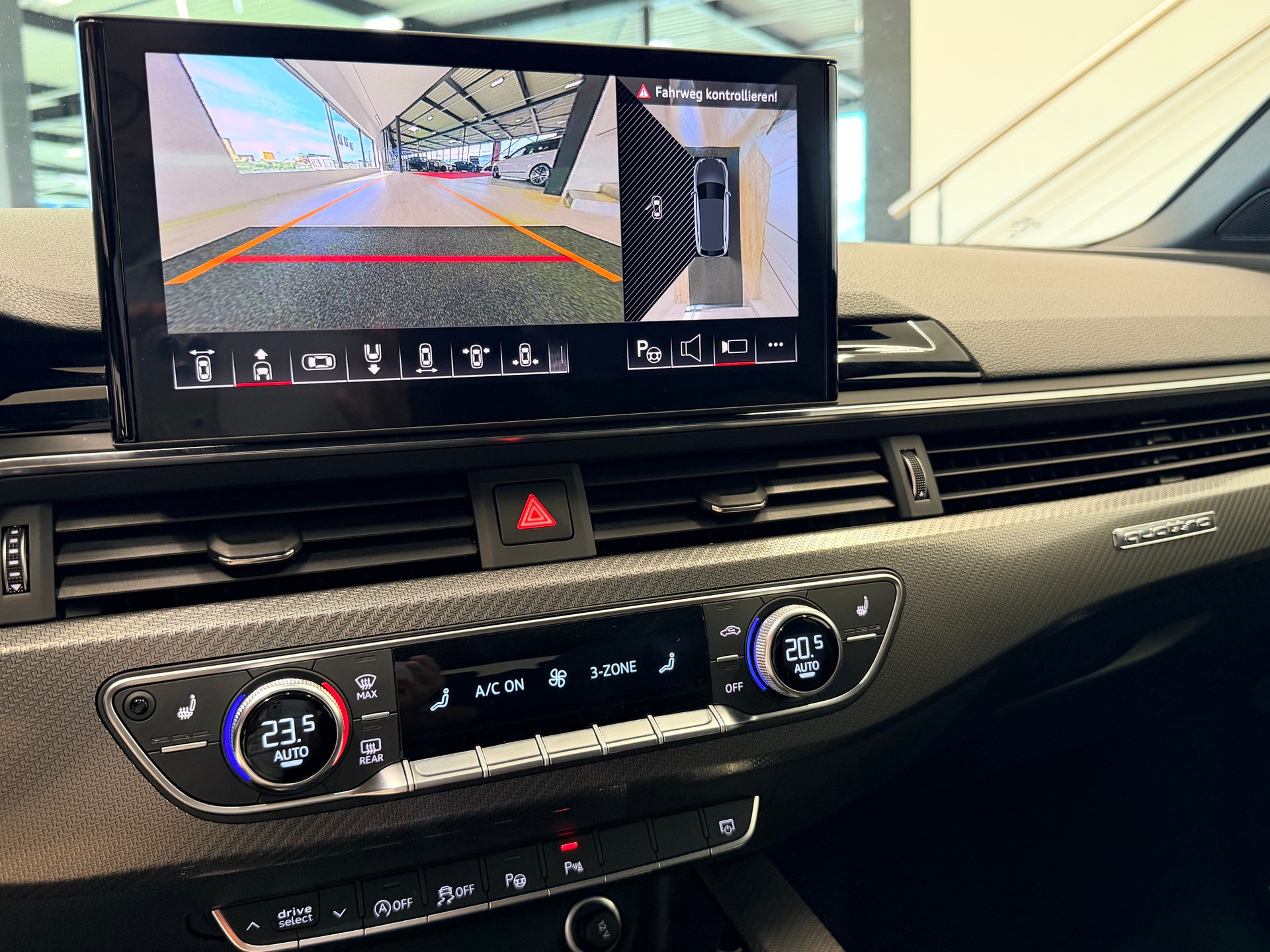 AUDI RS4 Avant quattro tiptronic-image-24