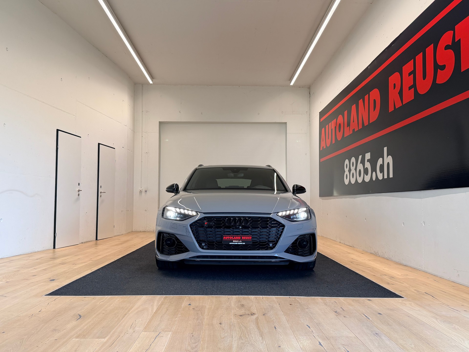 AUDI RS4 Avant quattro tiptronic-showroom-element-1
