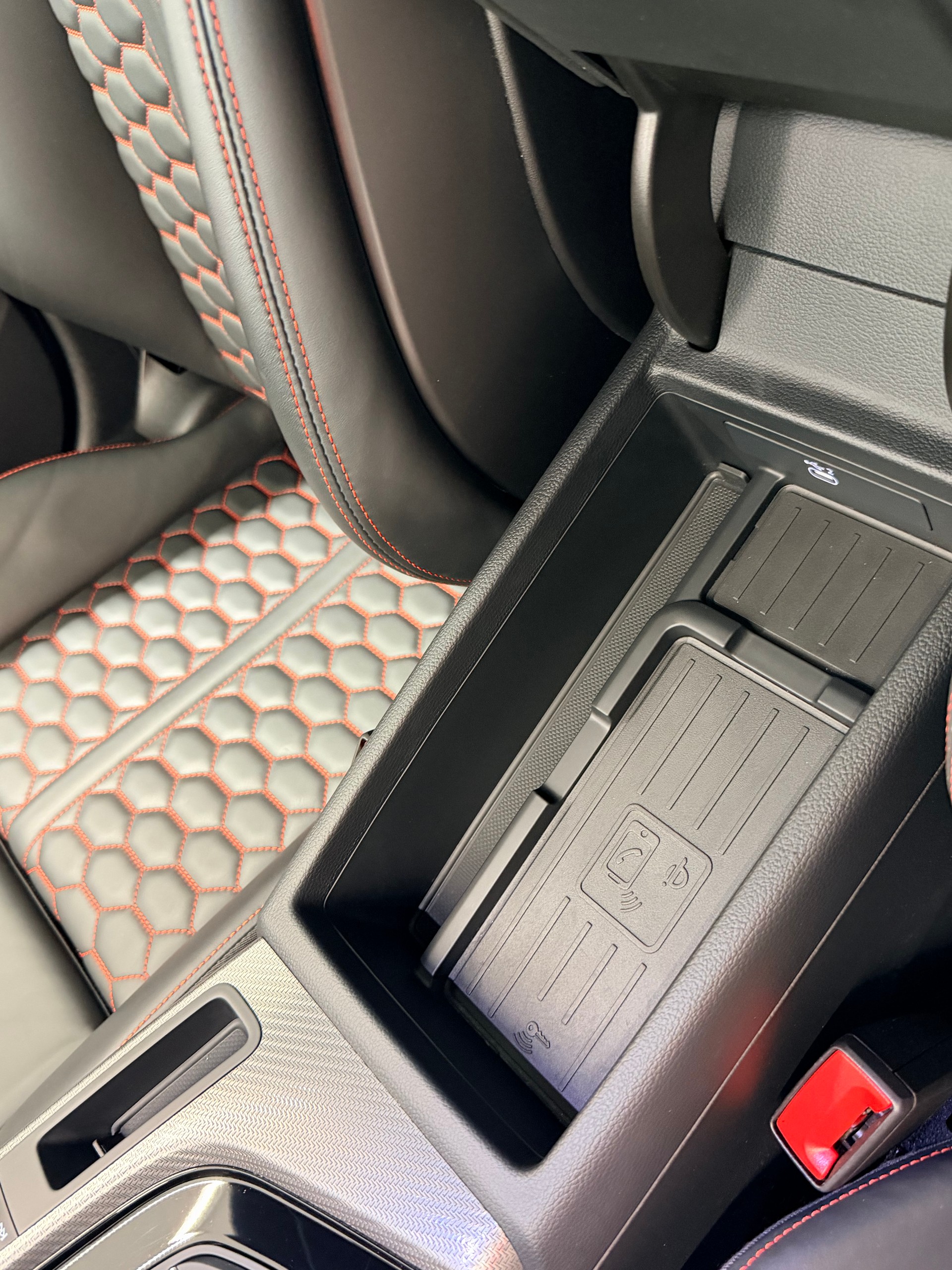 AUDI RS4 Avant quattro tiptronic-image-28