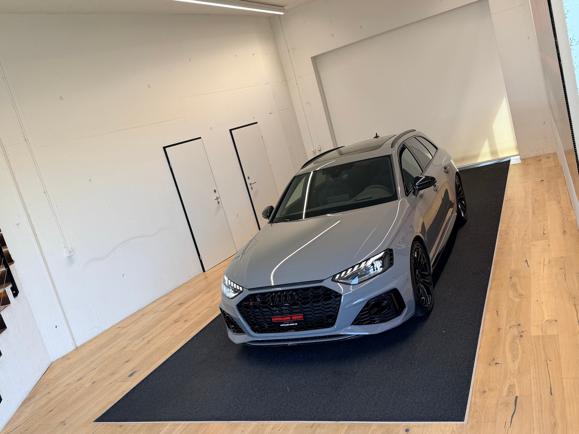 AUDI RS4 Avant quattro tiptronic-showroom-element-3