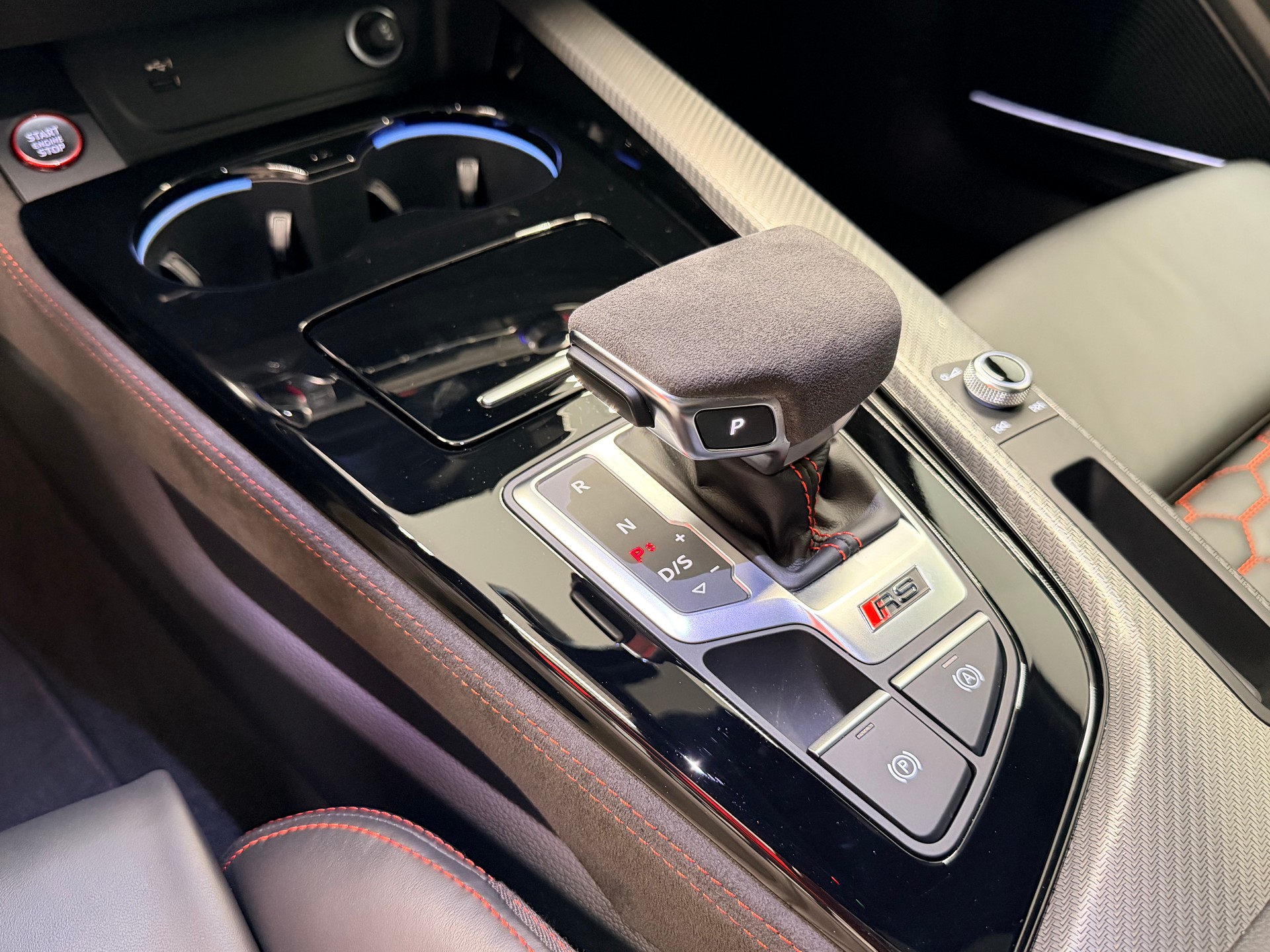 AUDI RS4 Avant quattro tiptronic-image-23