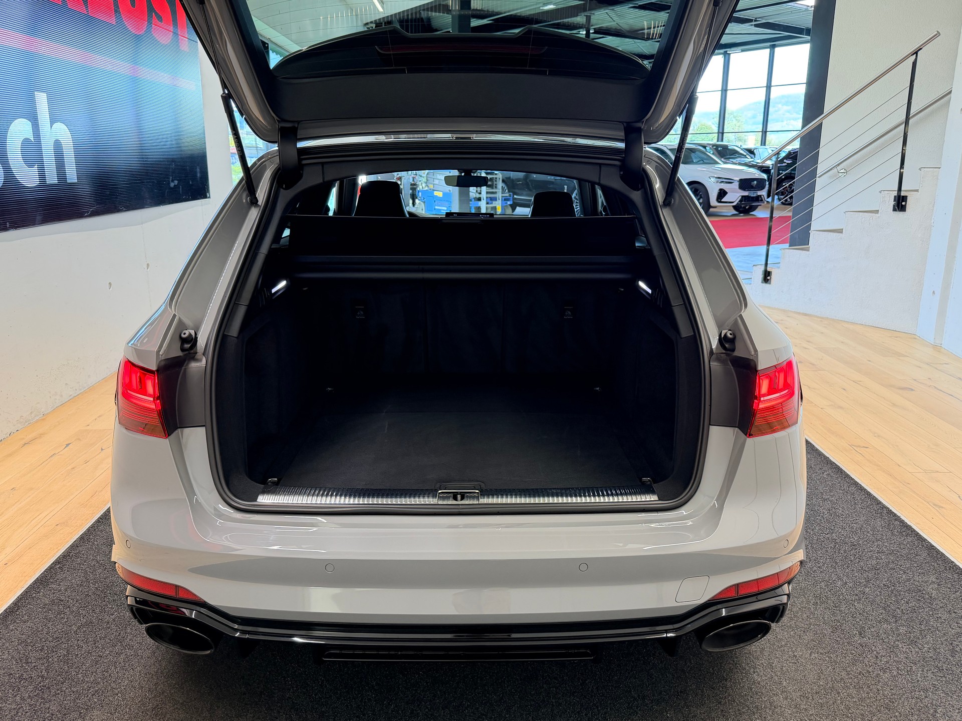 AUDI RS4 Avant quattro tiptronic-image-9