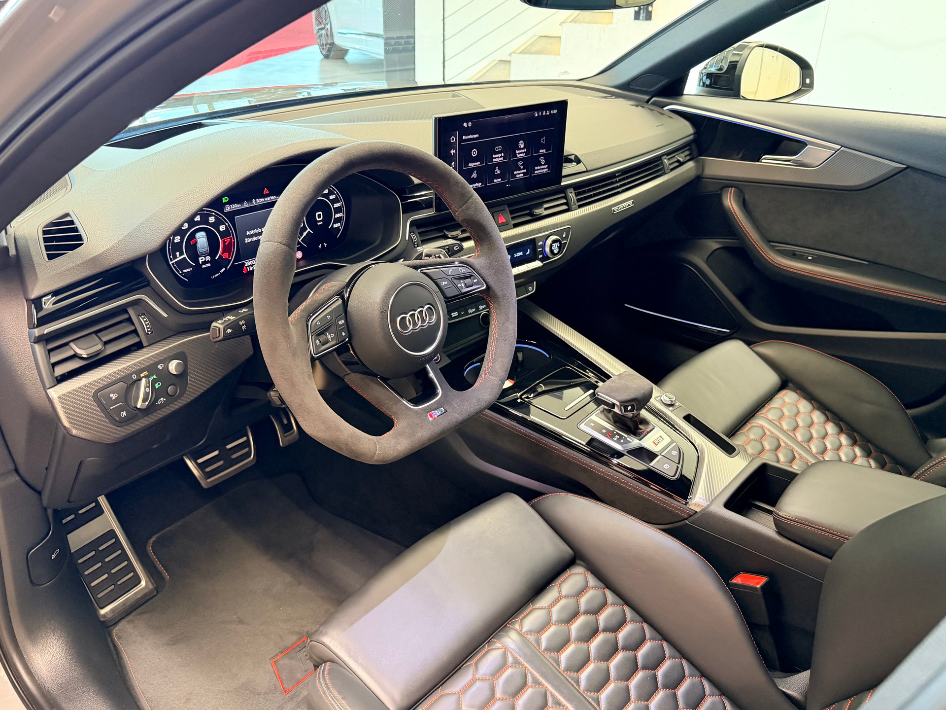 AUDI RS4 Avant quattro tiptronic-image-11