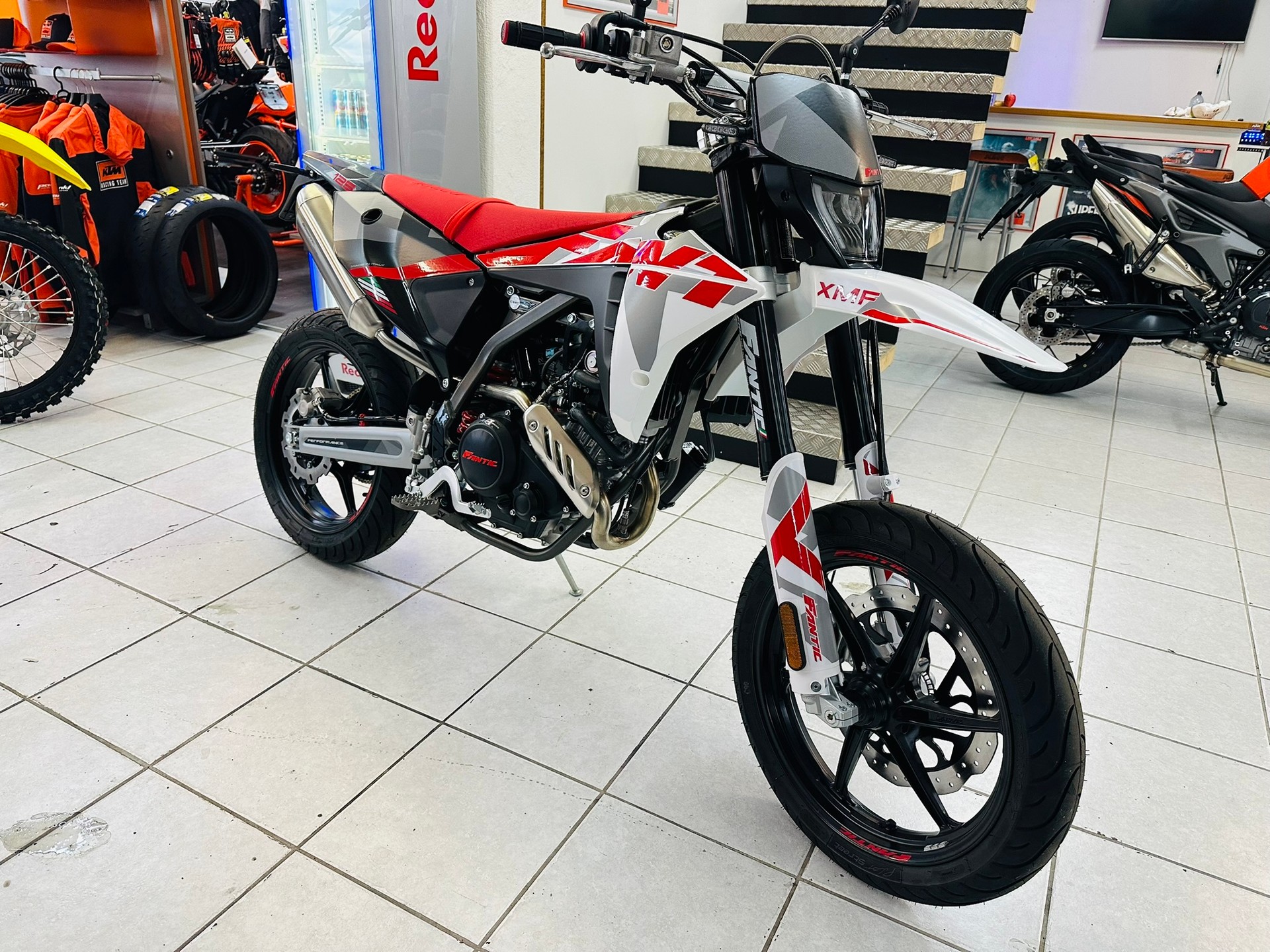 FANTIC XMF 125 Performance Motard-image-0