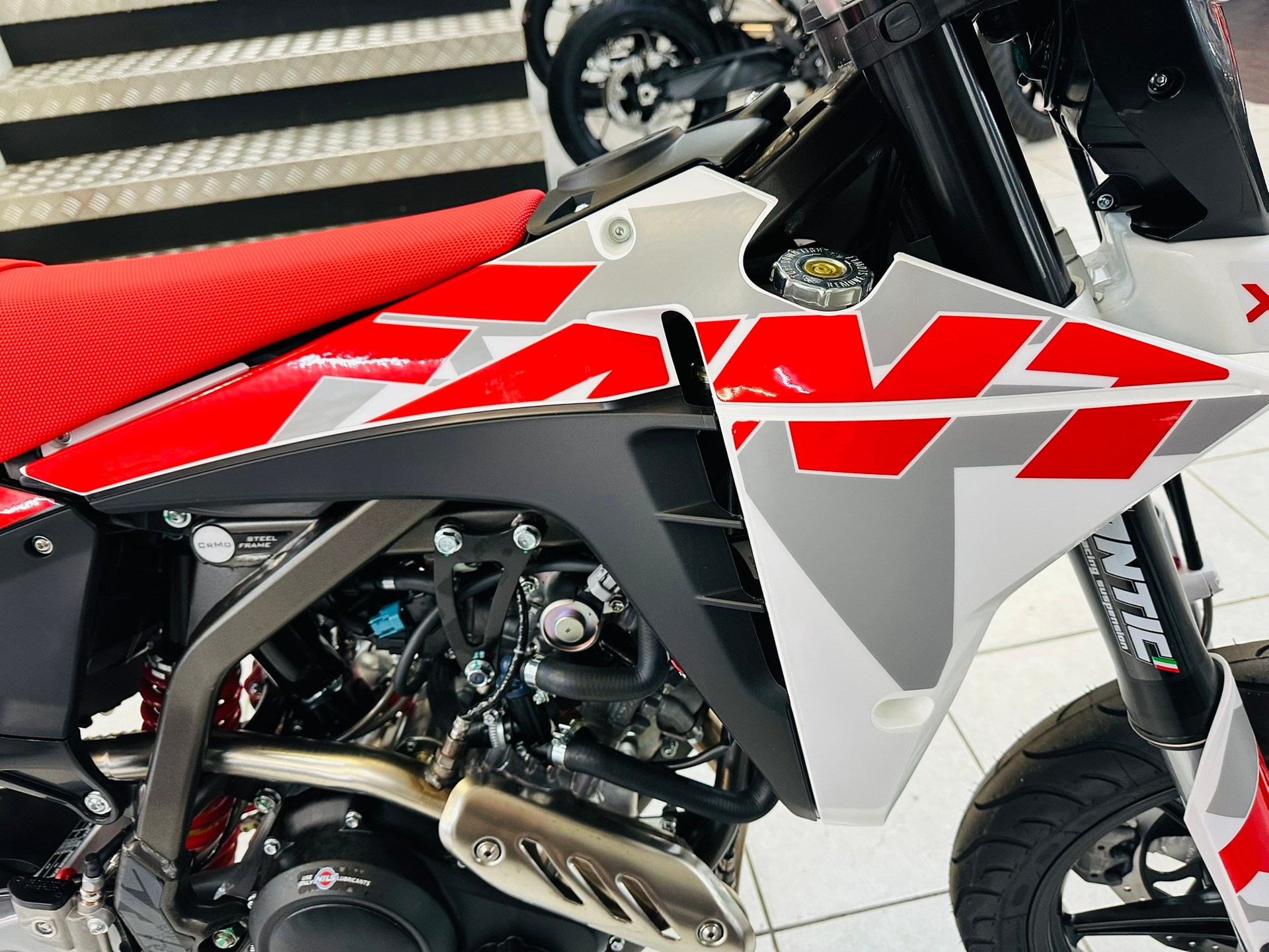 FANTIC XMF 125 Performance Motard-image-1