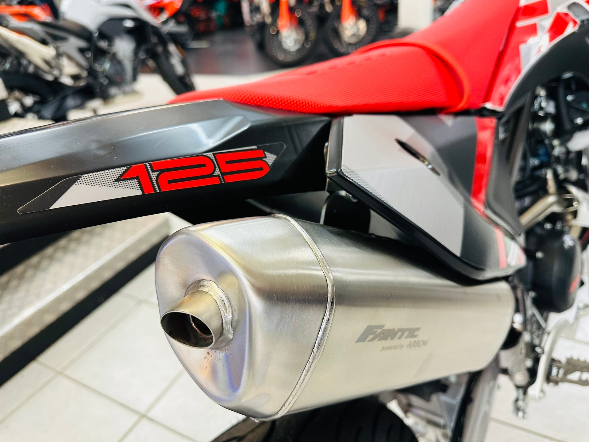 FANTIC XMF 125 Performance Motard-image-4