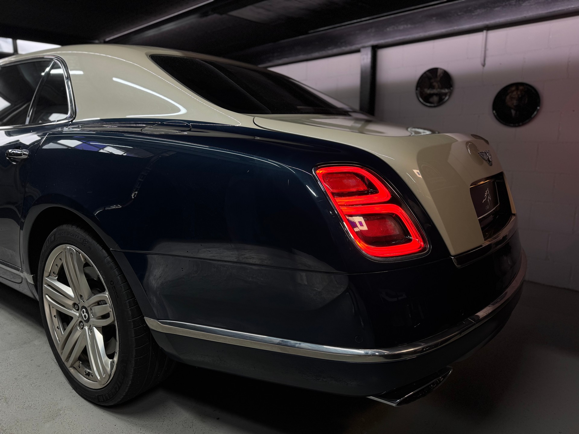 BENTLEY Mulsanne Speed * HALLMARK * by Mulliner 1 of 50-showroom-element-2