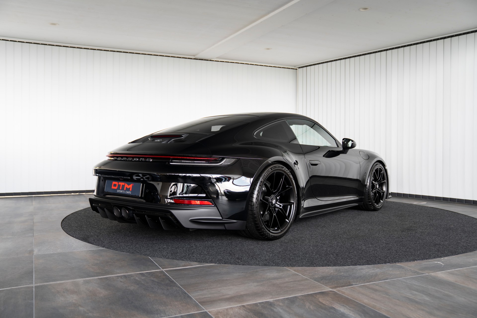 PORSCHE 911 GT3 Touring-image-4