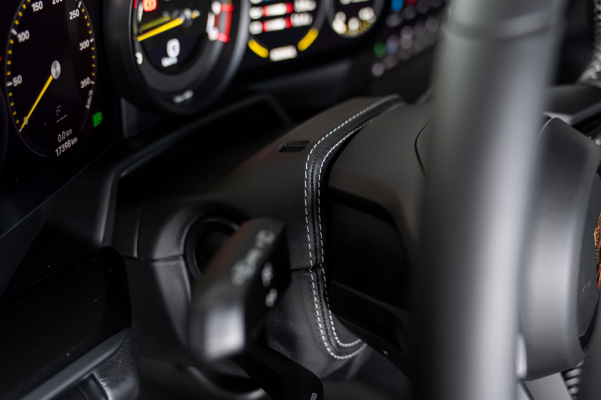 PORSCHE 911 GT3 Touring-image-13