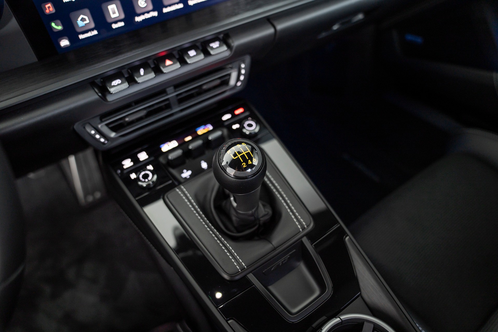PORSCHE 911 GT3 Touring-image-10