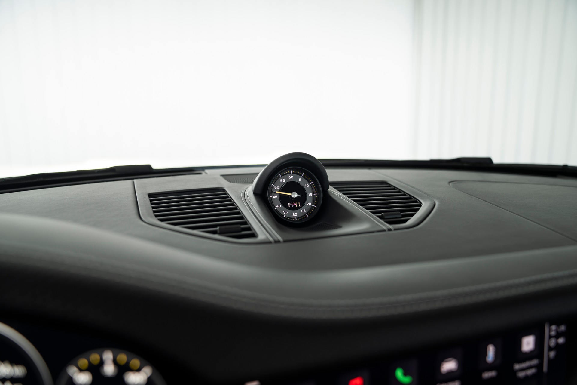 PORSCHE 911 GT3 Touring-image-12