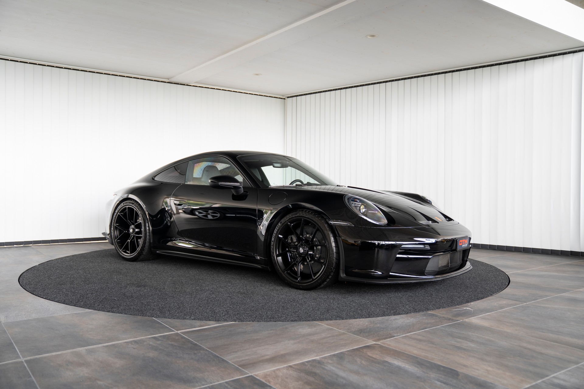 PORSCHE 911 GT3 Touring-showroom-element-2