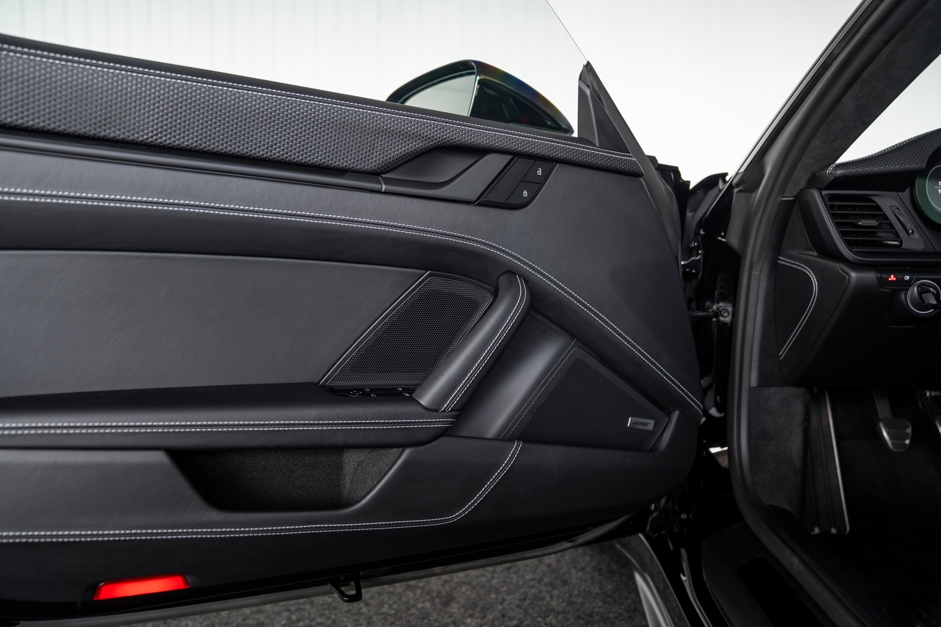 PORSCHE 911 GT3 Touring-image-9