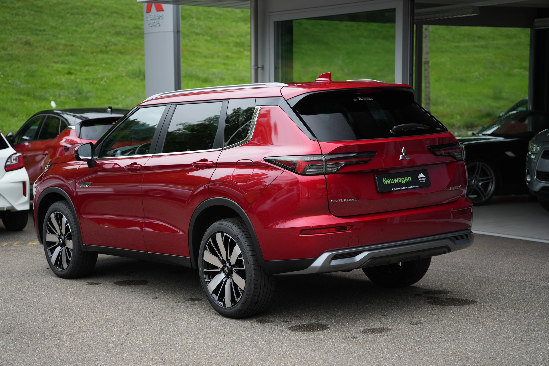 MITSUBISHI Outlander 2.4 PHEV Intense 4x4-image-3