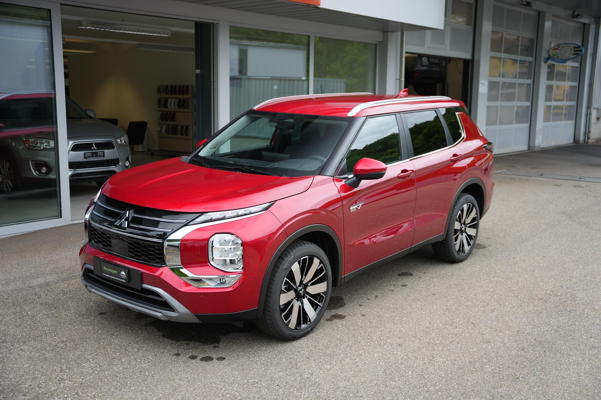 MITSUBISHI Outlander 2.4 PHEV Intense 4x4-image-1