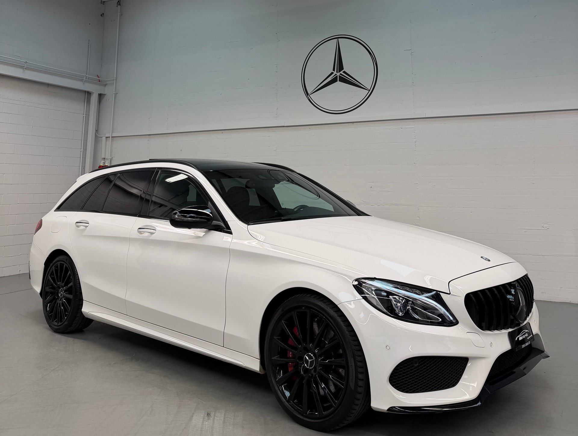 MERCEDES-BENZ C 43 AMG ( C63 S AMG Bodykit ) 4Matic 7G-Tronic Limited White Black Performance 420 PS 2 Jahre Garantie-showroom-element-2