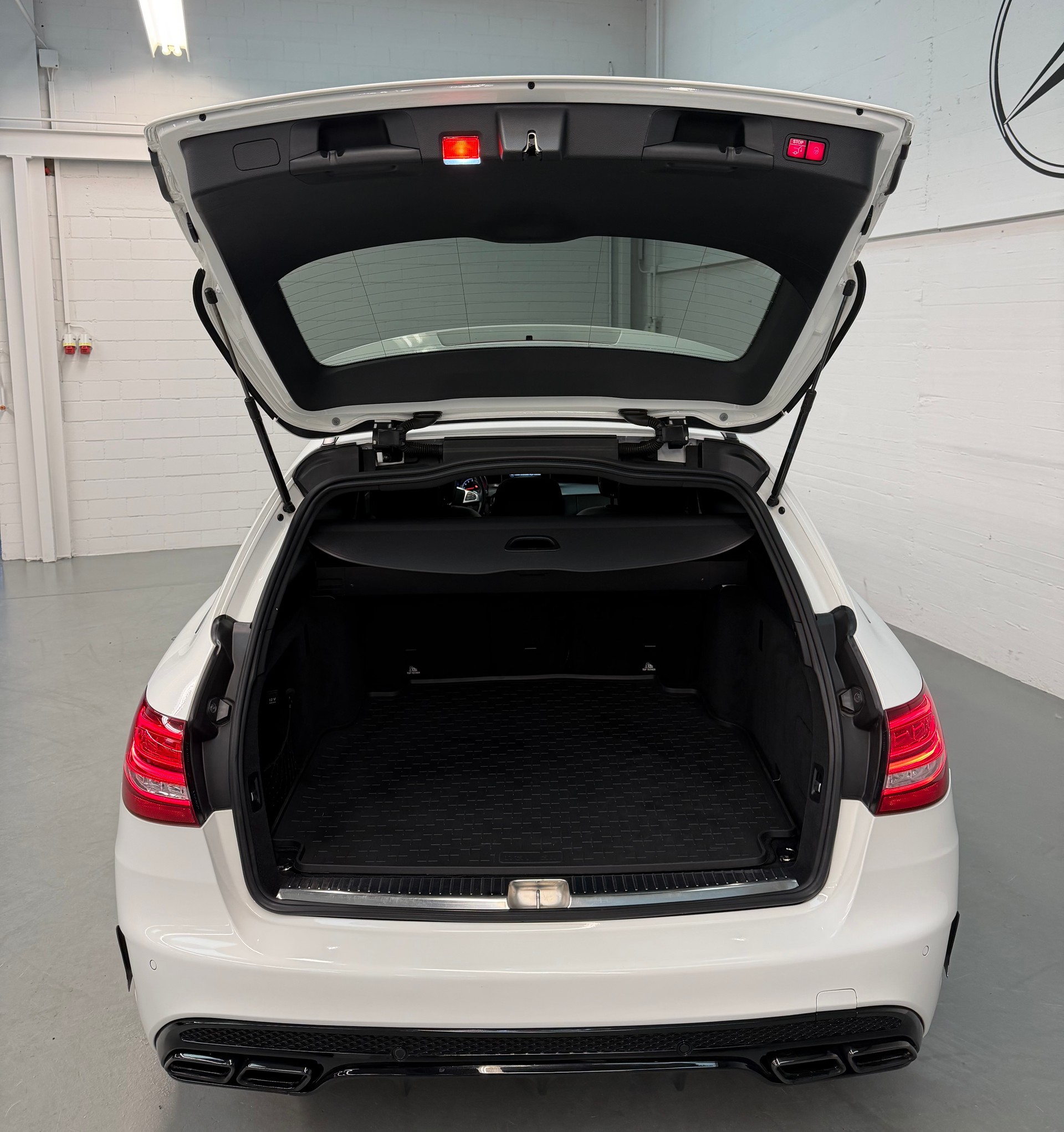 MERCEDES-BENZ C 43 AMG ( C63 S AMG Bodykit ) 4Matic 7G-Tronic Limited White Black Performance 420 PS 2 Jahre Garantie-image-9