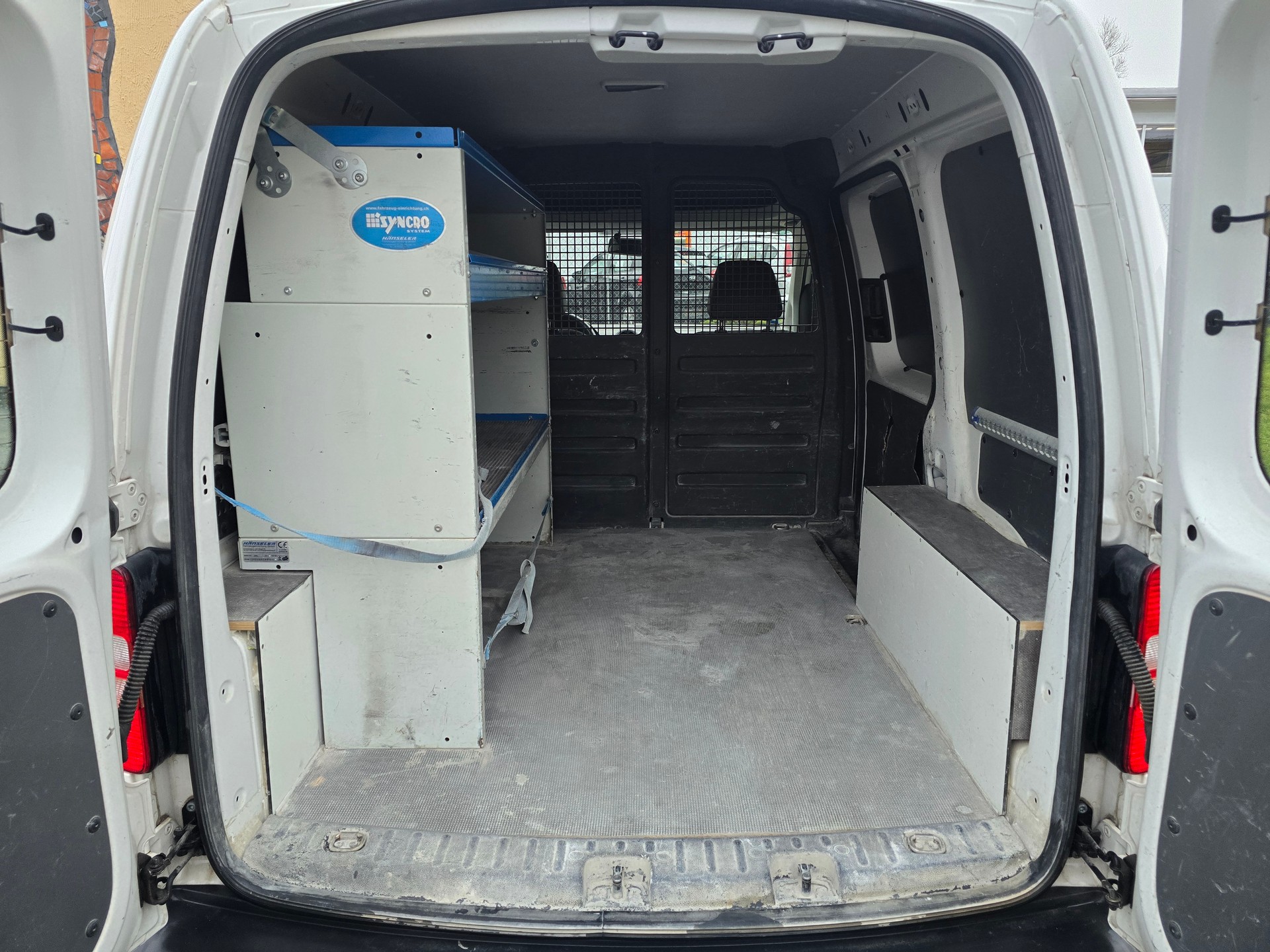 VW Caddy 1.6 TDI-image-13