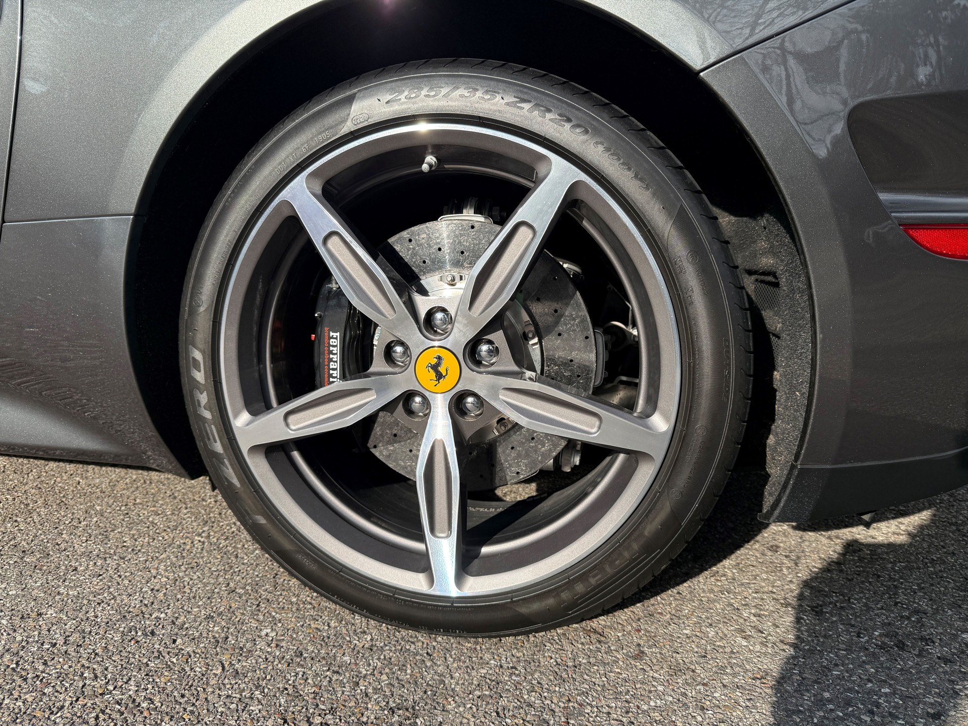 FERRARI California 3.9 V8 T-showroom-element-3