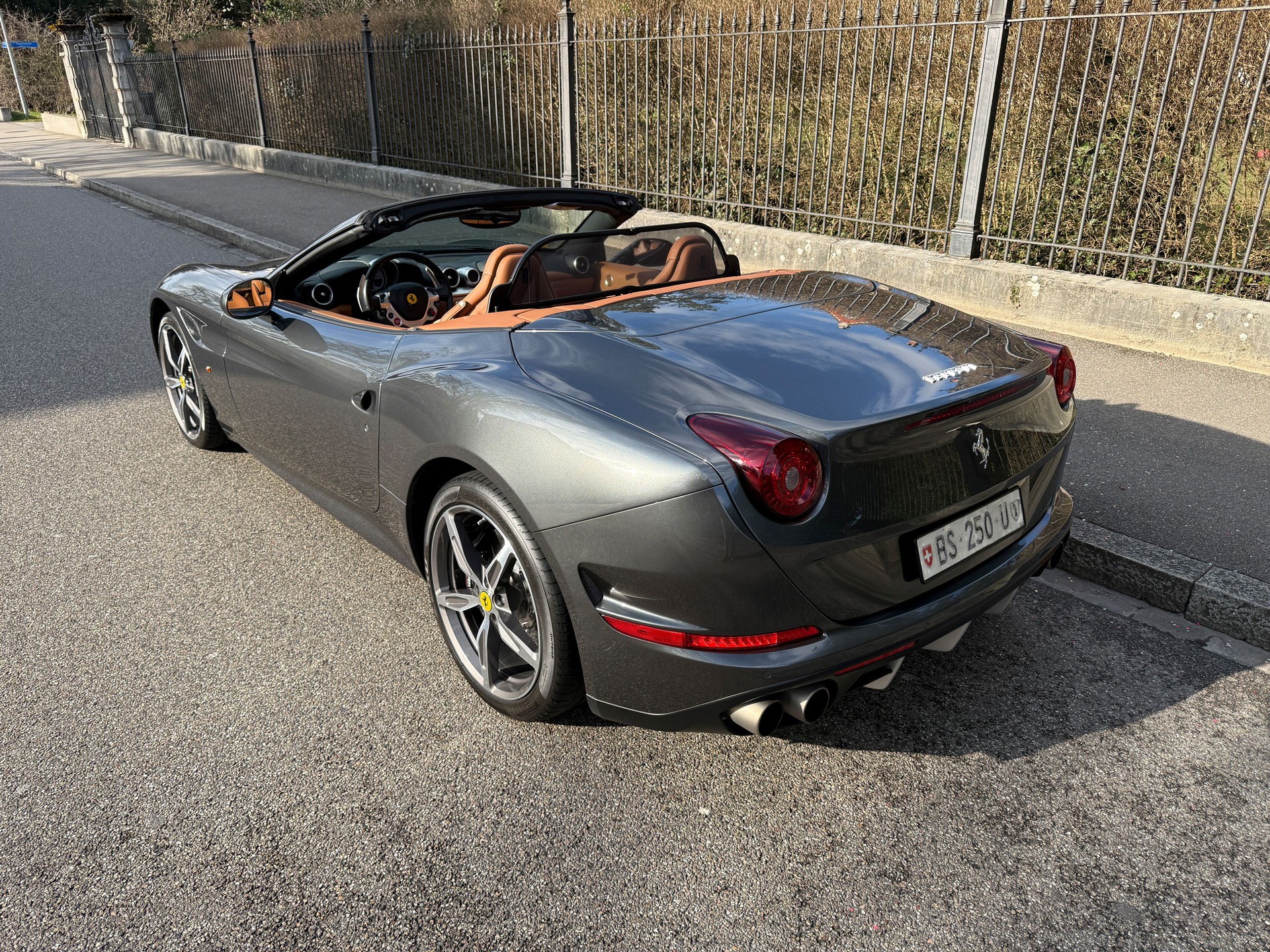 FERRARI California 3.9 V8 T-showroom-element-1