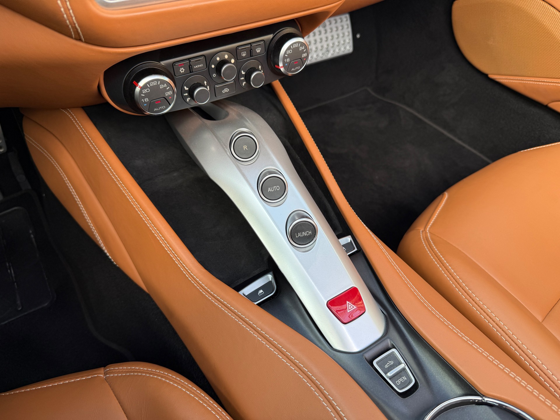 FERRARI California 3.9 V8 T-image-9