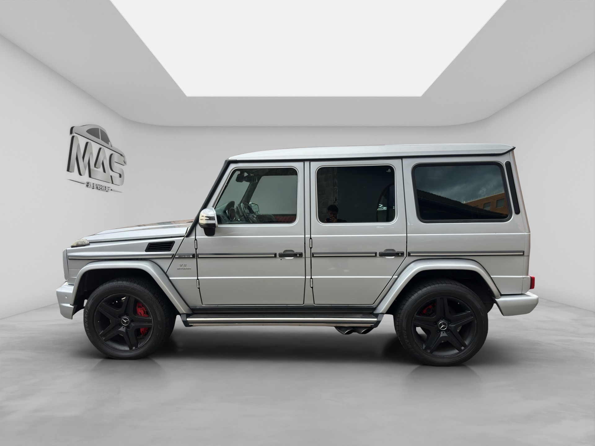 MERCEDES-BENZ G 63 AMG Automatic-image-2