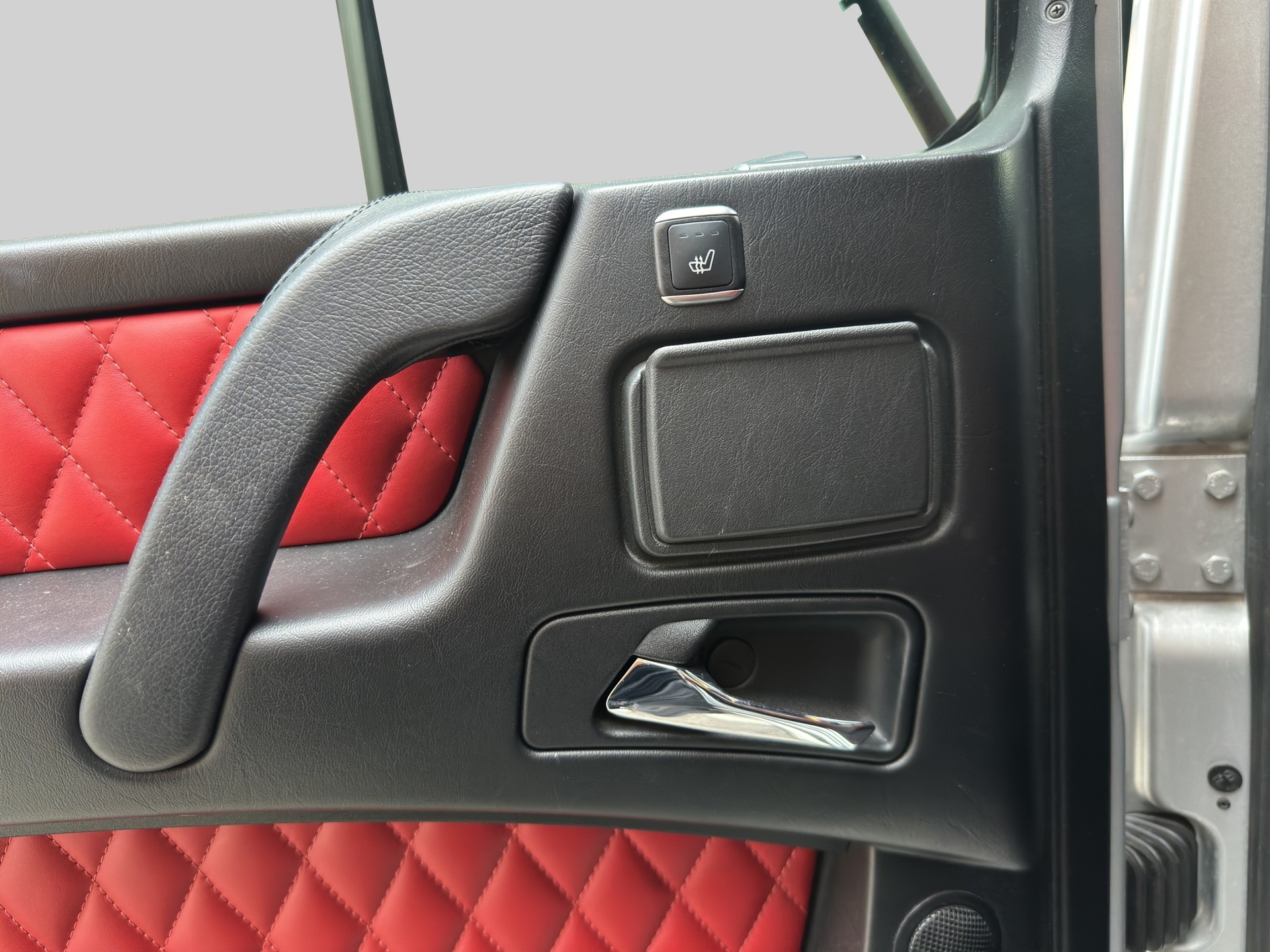 MERCEDES-BENZ G 63 AMG Automatic-image-12