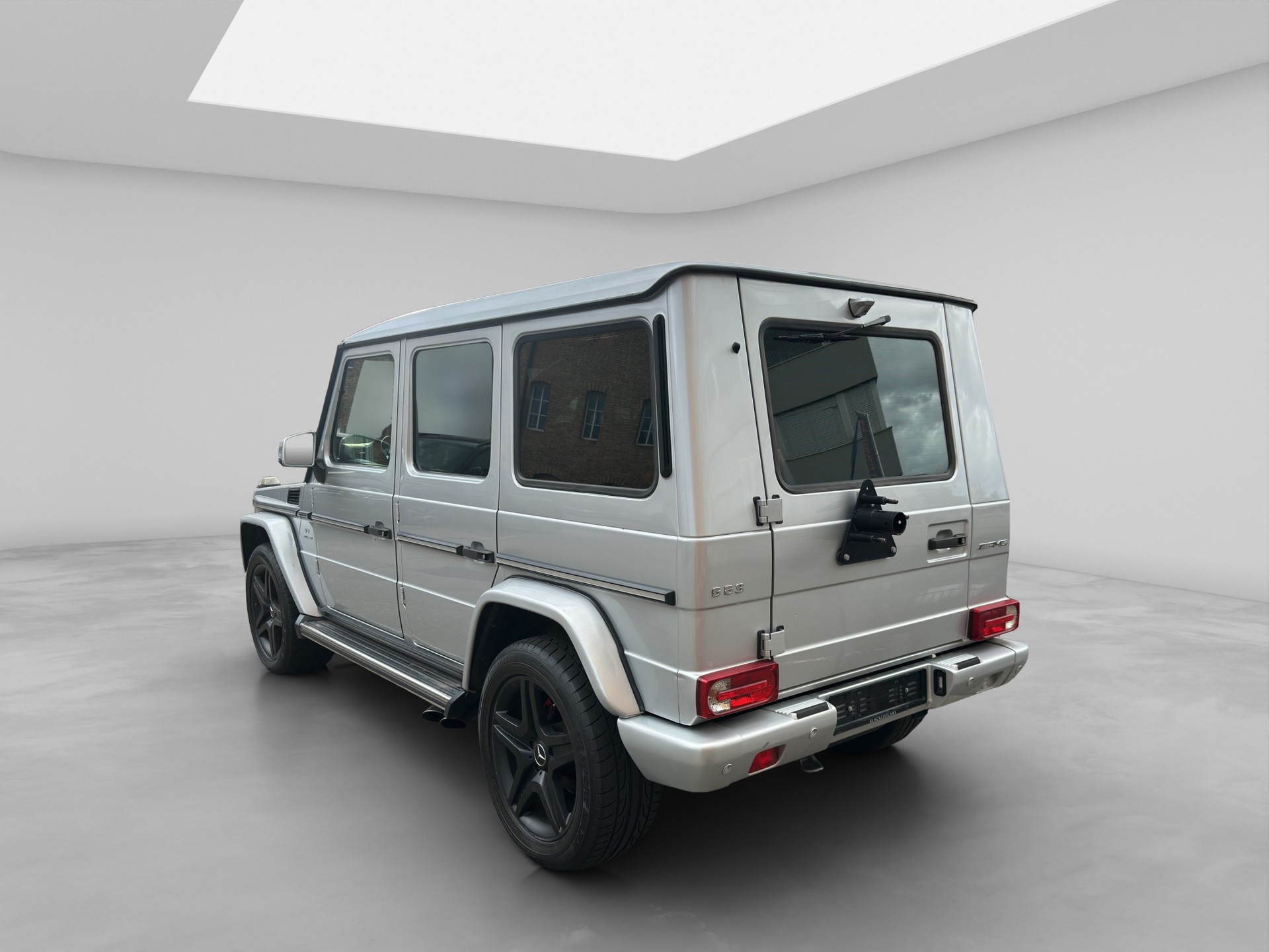 MERCEDES-BENZ G 63 AMG Automatic-image-3