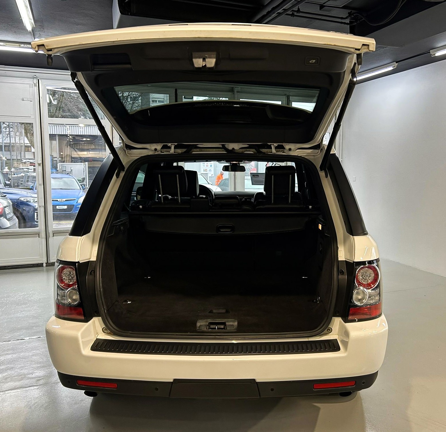 LAND ROVER Range Rover Sport 3.0 TDV6 HSE Automatic-image-8