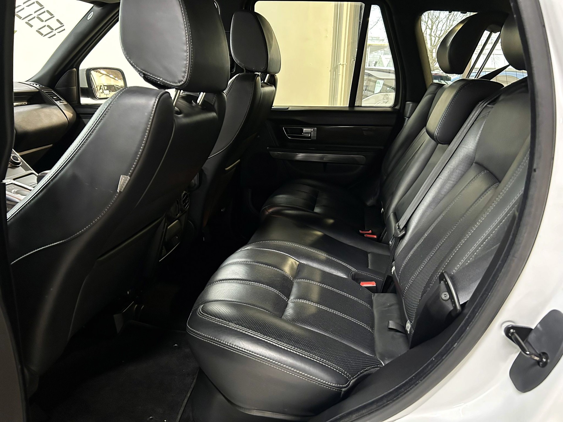 LAND ROVER Range Rover Sport 3.0 TDV6 HSE Automatic-image-22