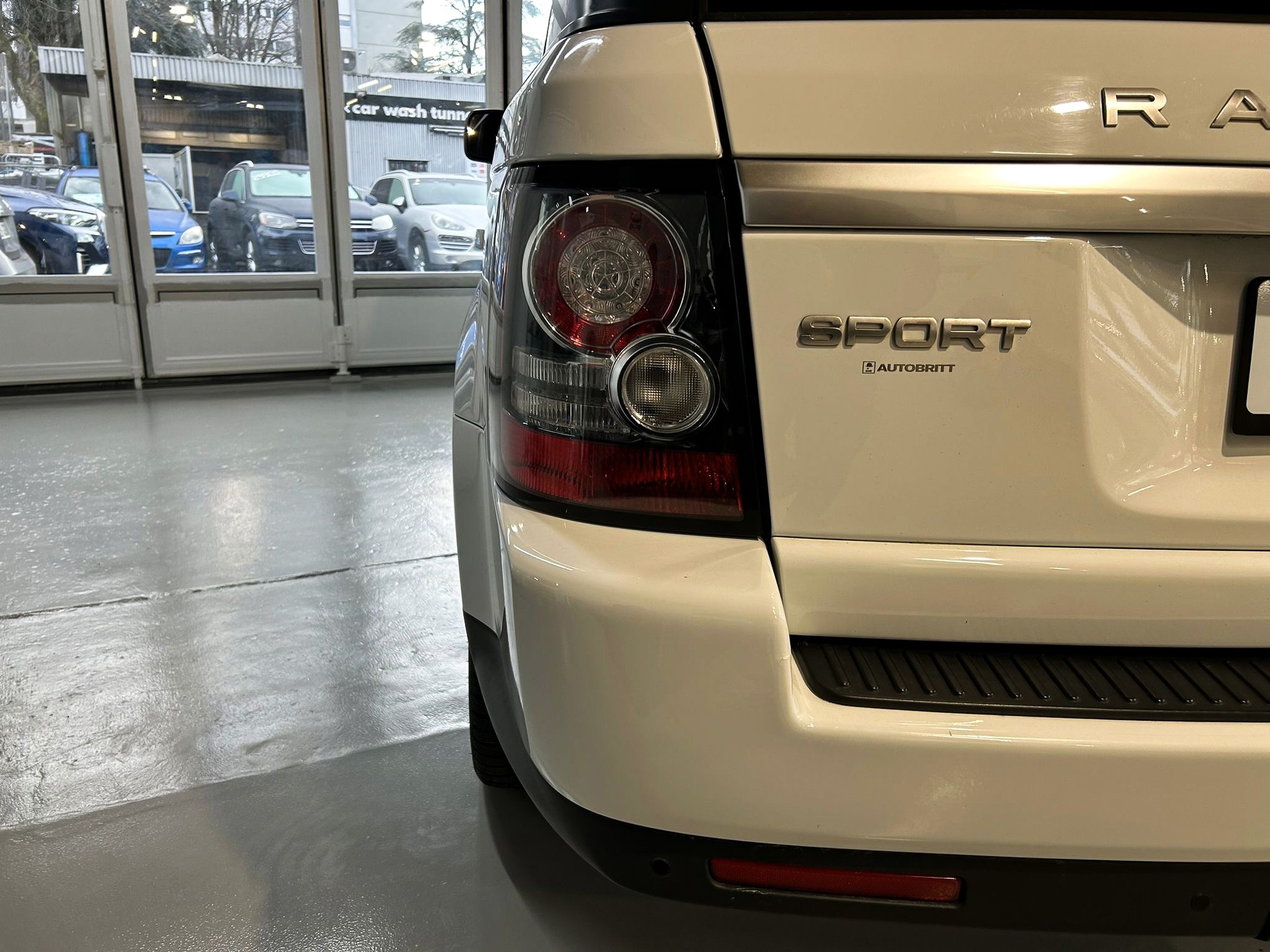 LAND ROVER Range Rover Sport 3.0 TDV6 HSE Automatic-image-4