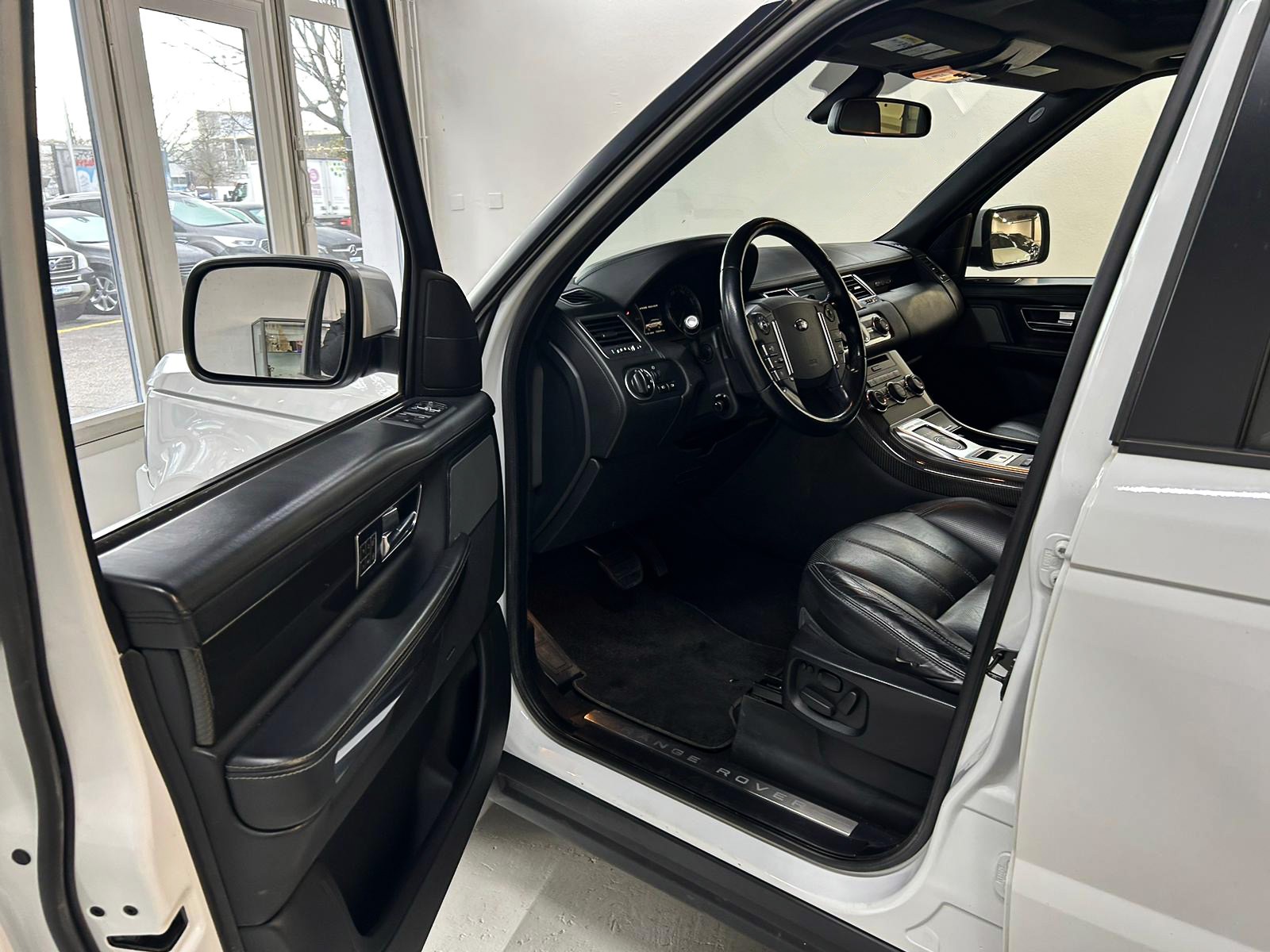 LAND ROVER Range Rover Sport 3.0 TDV6 HSE Automatic-image-10