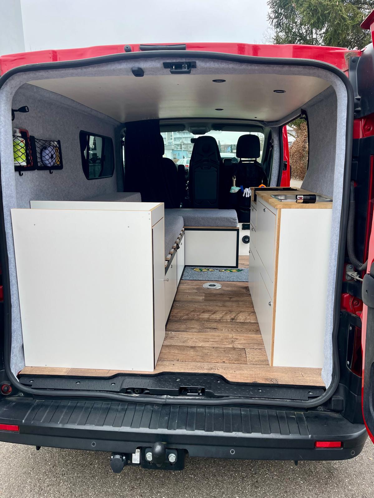 RENAULT TRAFIC-image-2