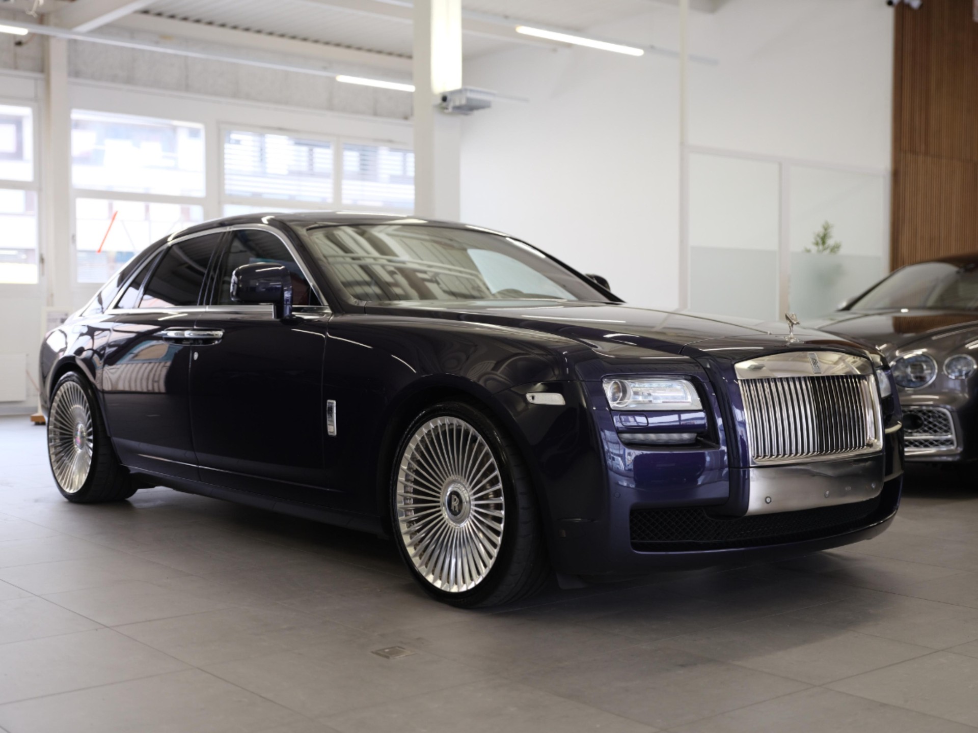 ROLLS-ROYCE Ghost 6.6 V12-showroom-element-1