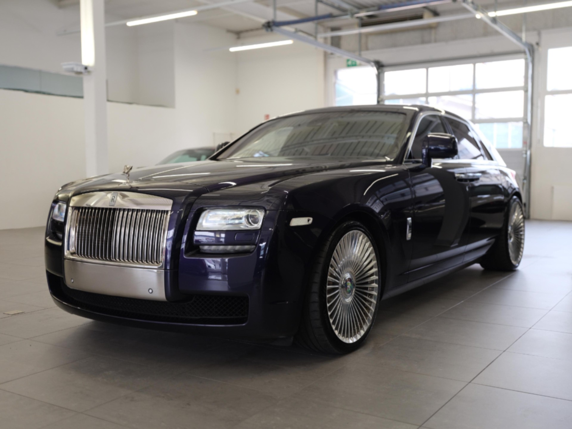 ROLLS-ROYCE Ghost 6.6 V12-showroom-element-3