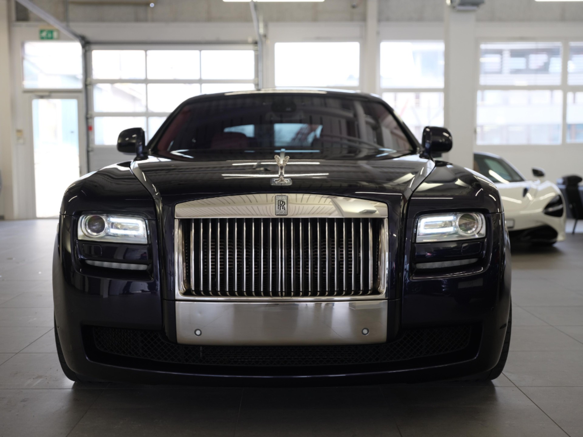 ROLLS-ROYCE Ghost 6.6 V12-showroom-element-2