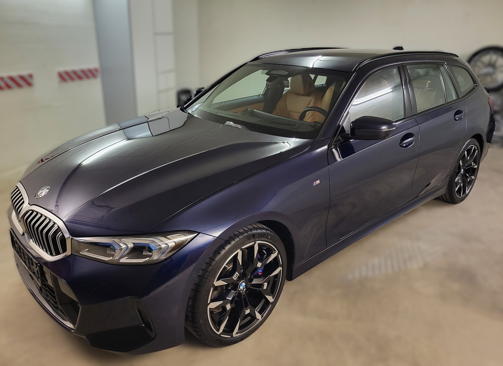BMW 320d xDrive 48V Touring Steptronic M Sport-showroom-element-1