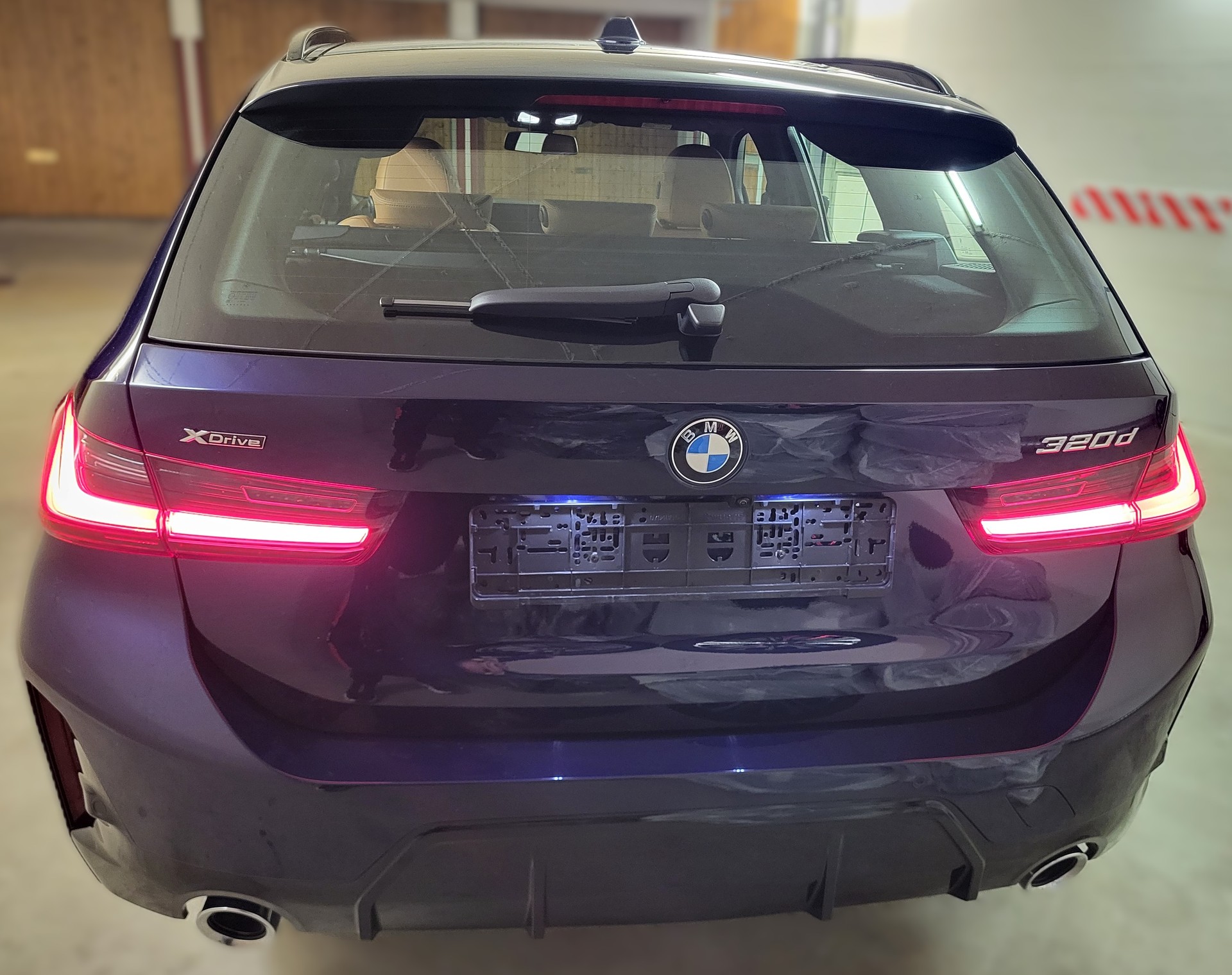 BMW 320d xDrive 48V Touring Steptronic M Sport-image-9