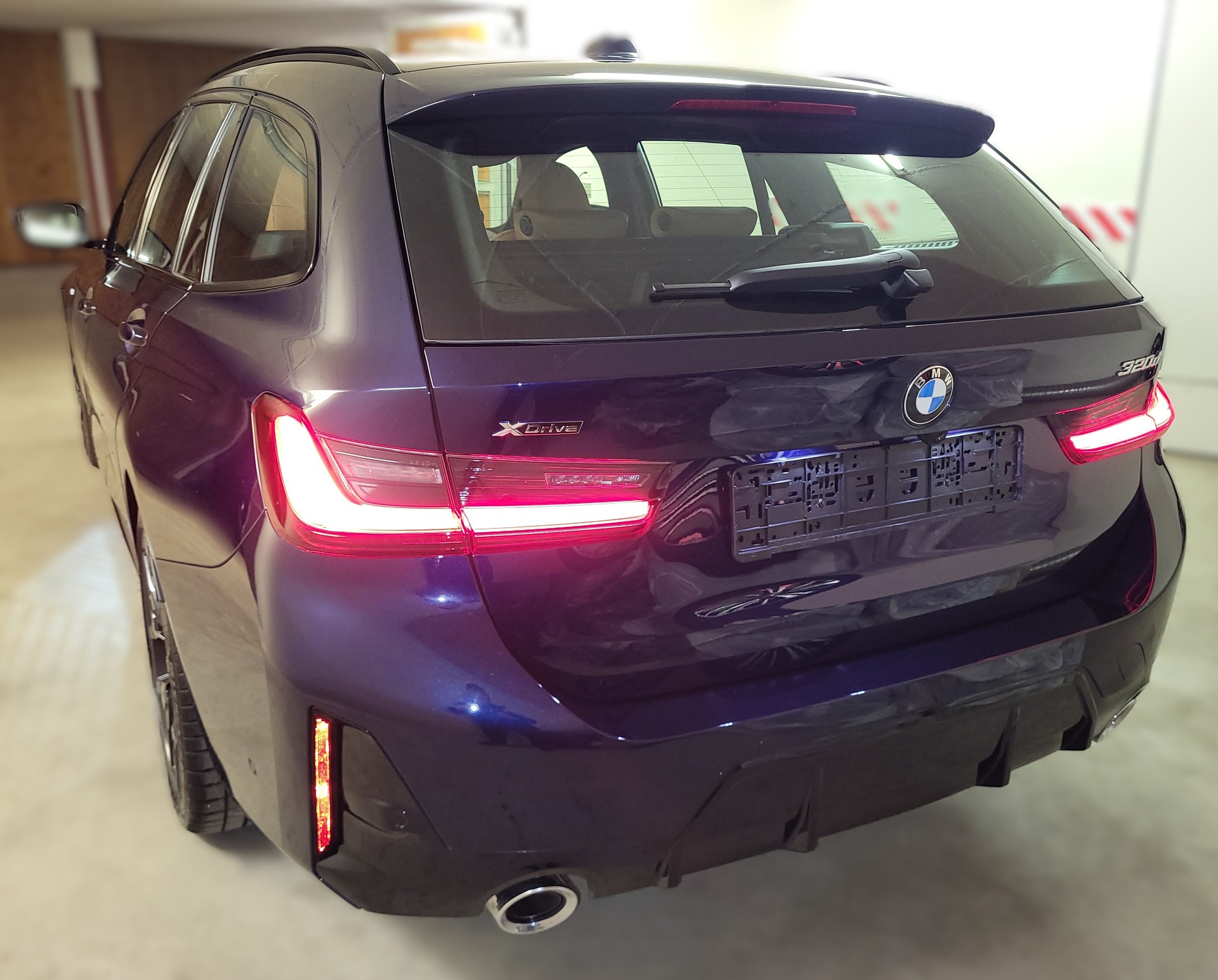 BMW 320d xDrive 48V Touring Steptronic M Sport-image-8