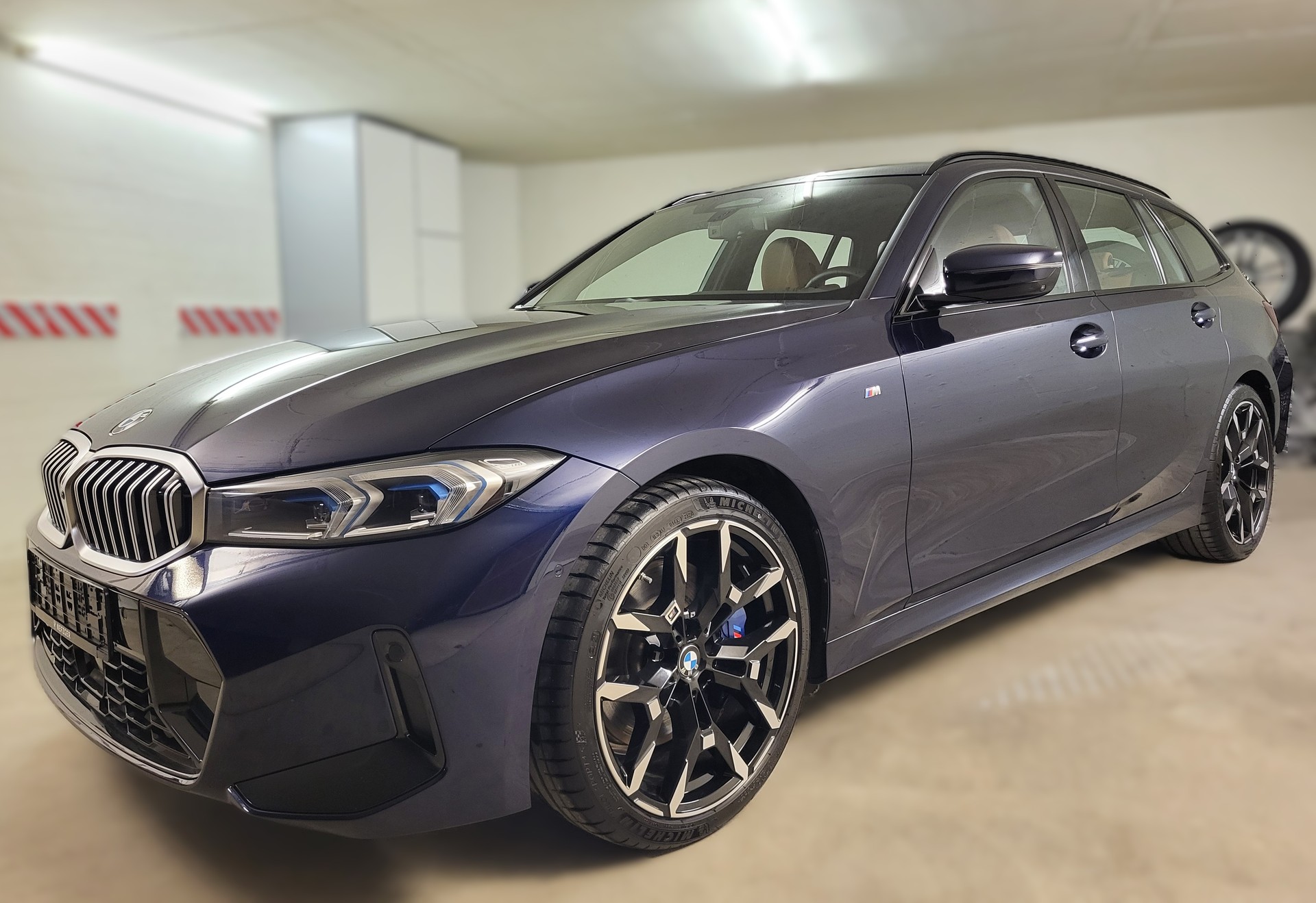BMW 320d xDrive 48V Touring Steptronic M Sport-showroom-element-3