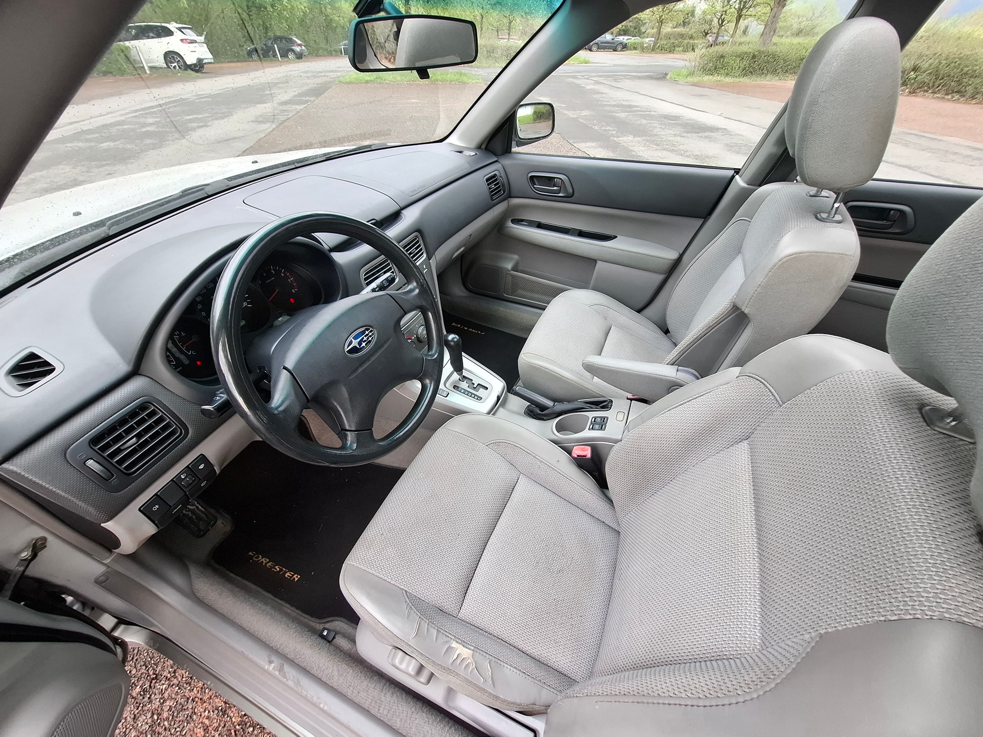 SUBARU Forester 2.0X Comfort Automatic-image-10