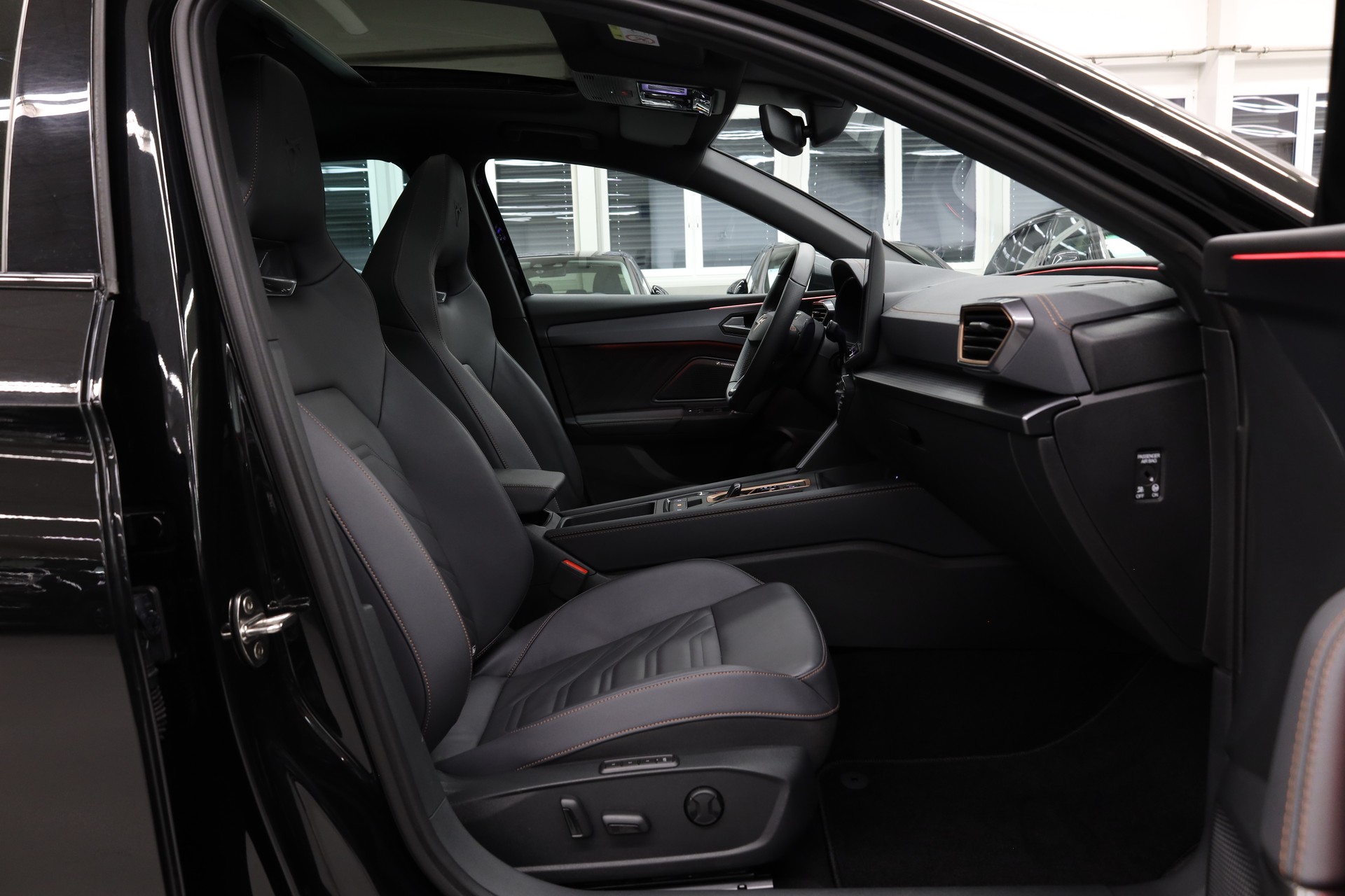 CUPRA Leon 2.0 TSI 300 VZ DSG-image-12