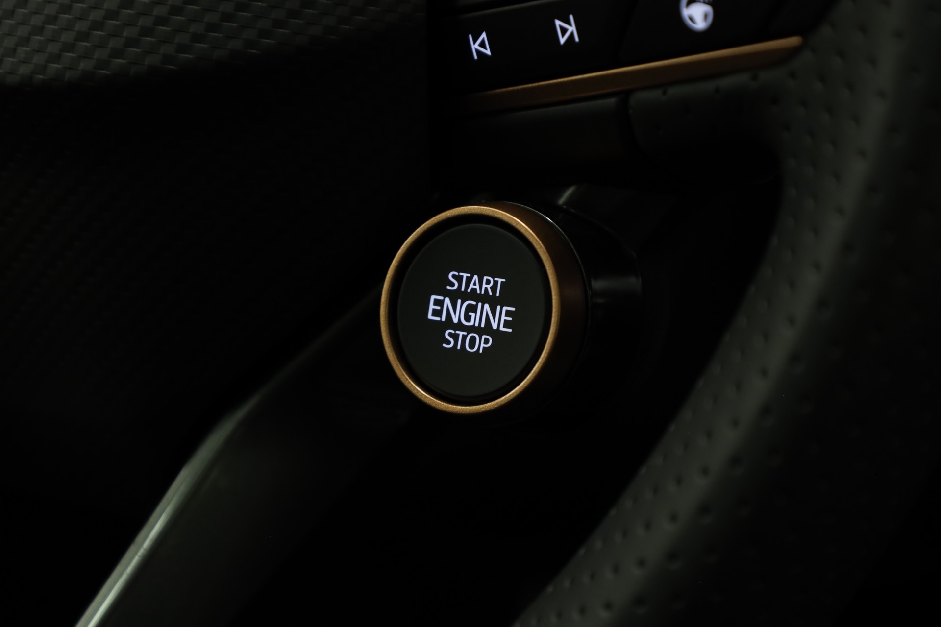 CUPRA Leon 2.0 TSI 300 VZ DSG-image-17