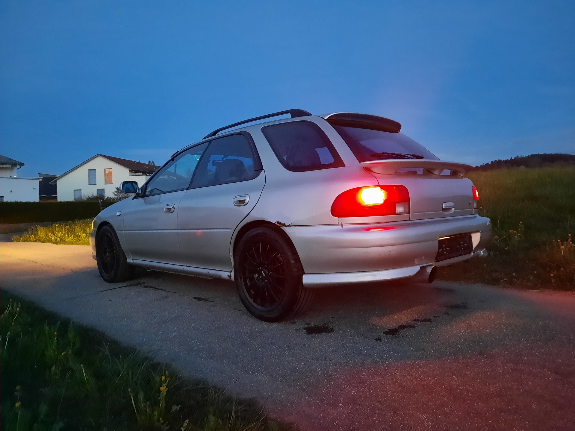 SUBARU Impreza 2.0 Turbo-image-4