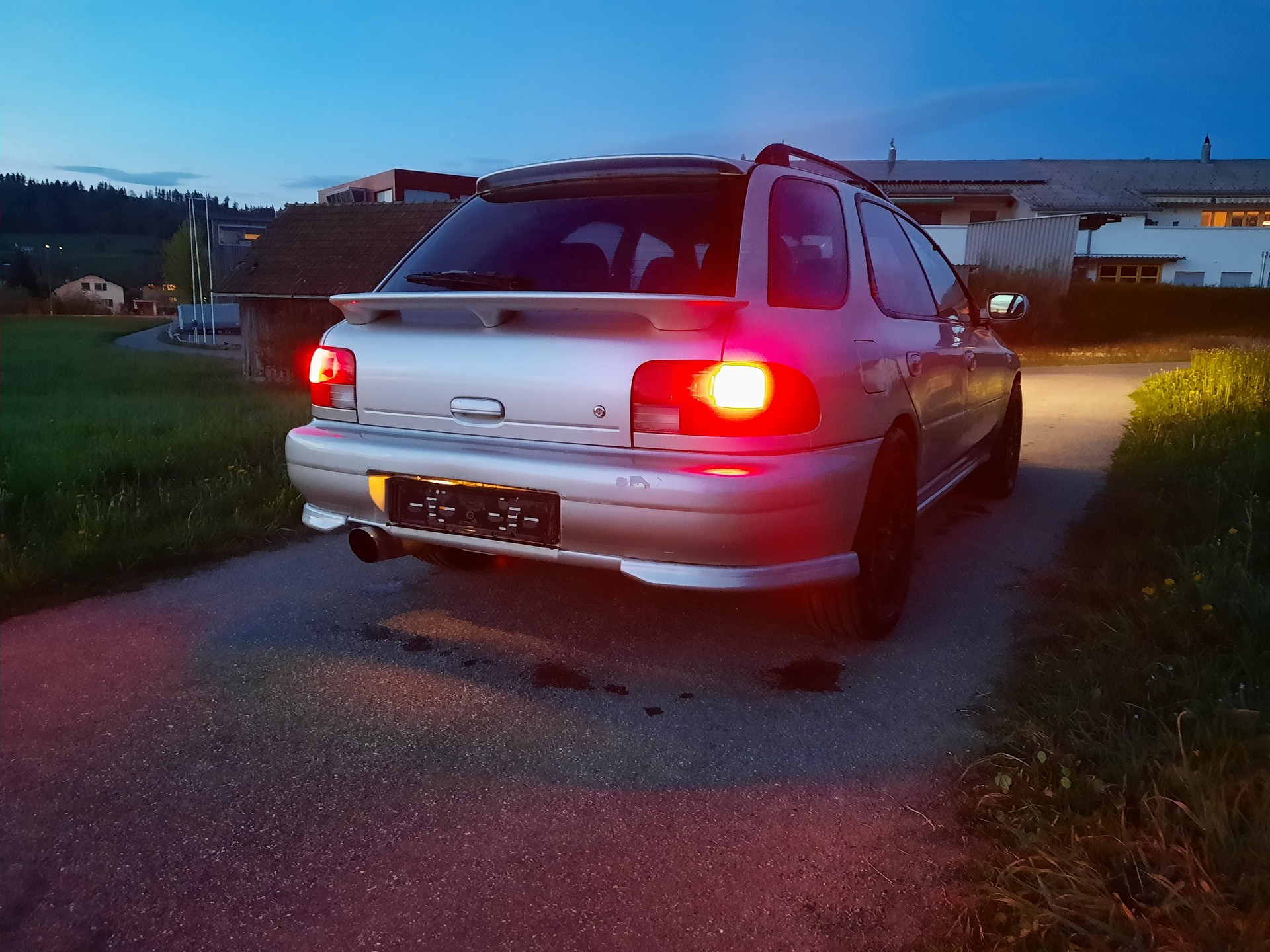 SUBARU Impreza 2.0 Turbo-image-5