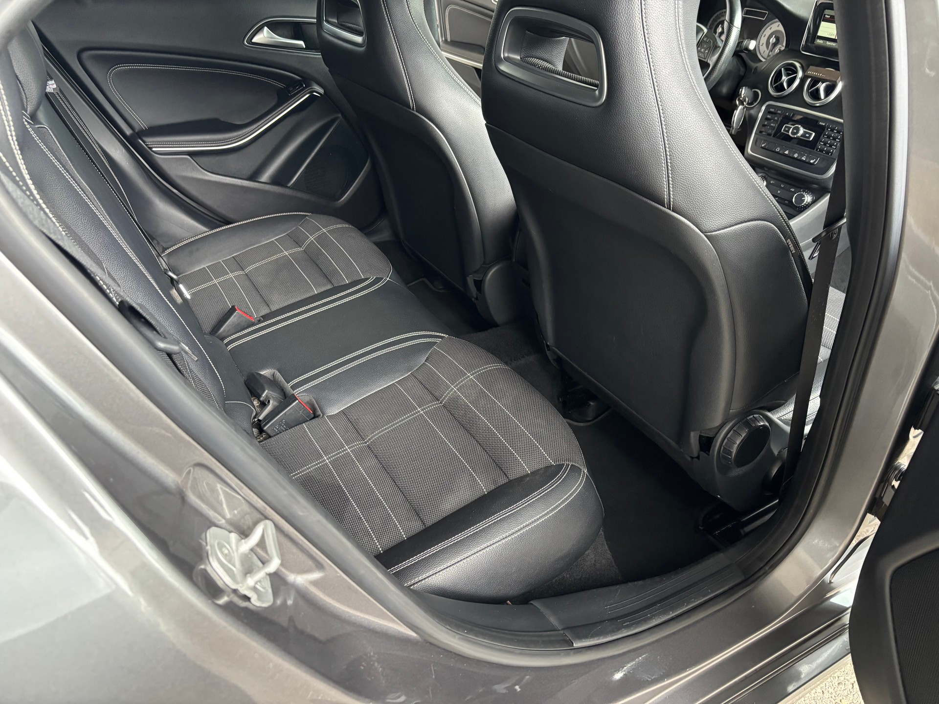 MERCEDES-BENZ A 200 Urban 7G-DCT-image-10