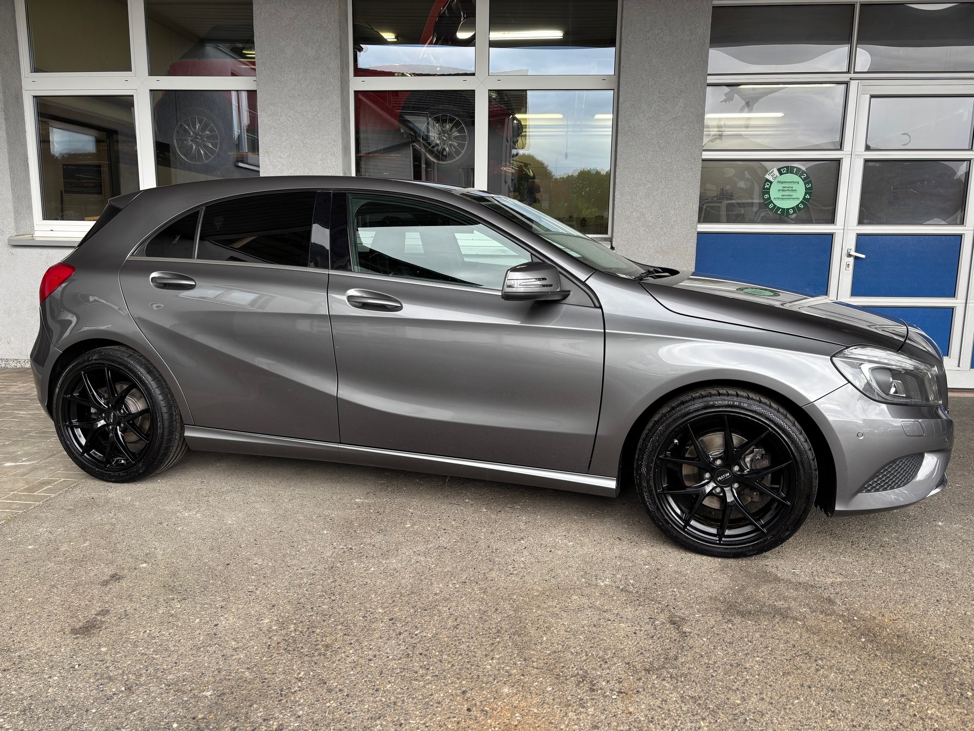 MERCEDES-BENZ A 200 Urban 7G-DCT-image-3