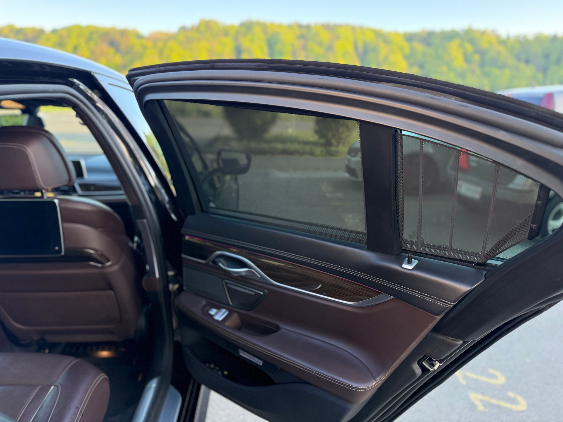 BMW 740d xDrive-image-13